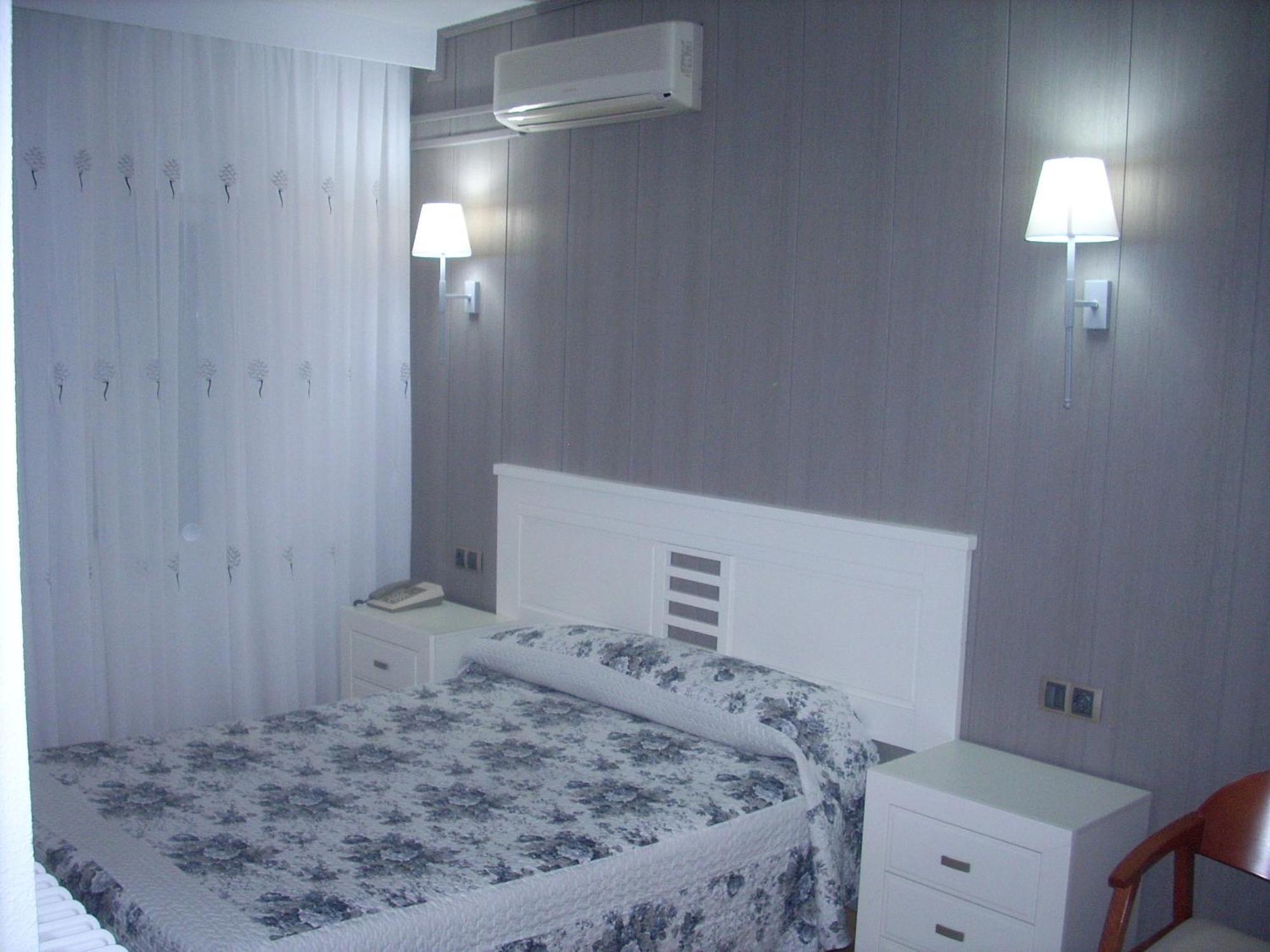 Hotel Corona De Castilla Villares de la Reina 외부 사진