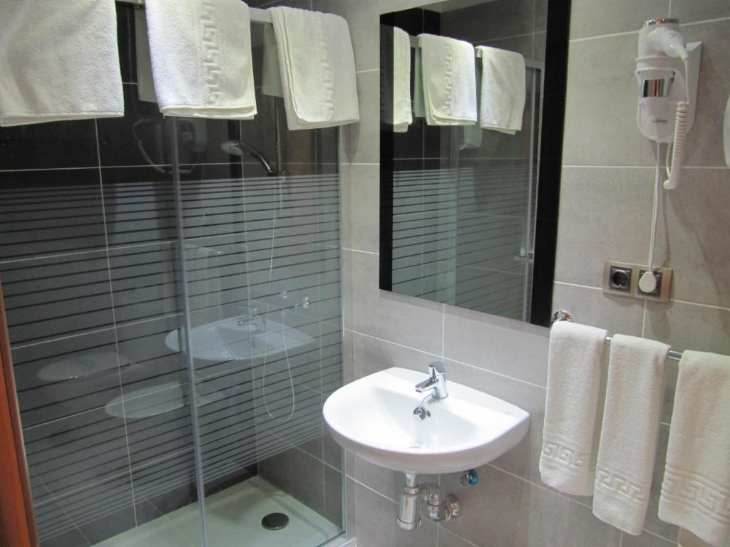 Hotel Corona De Castilla Villares de la Reina 객실 사진