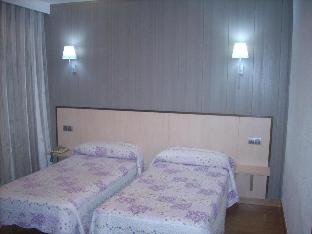 Hotel Corona De Castilla Villares de la Reina 외부 사진