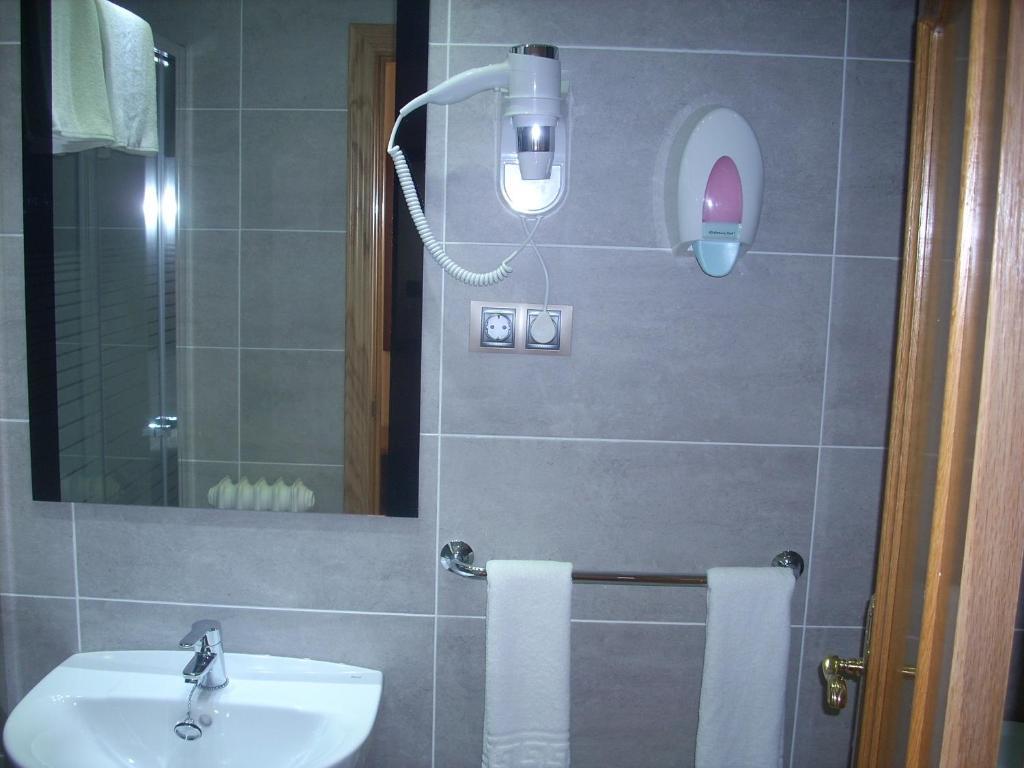 Hotel Corona De Castilla Villares de la Reina 외부 사진