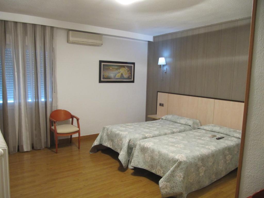 Hotel Corona De Castilla Villares de la Reina 외부 사진