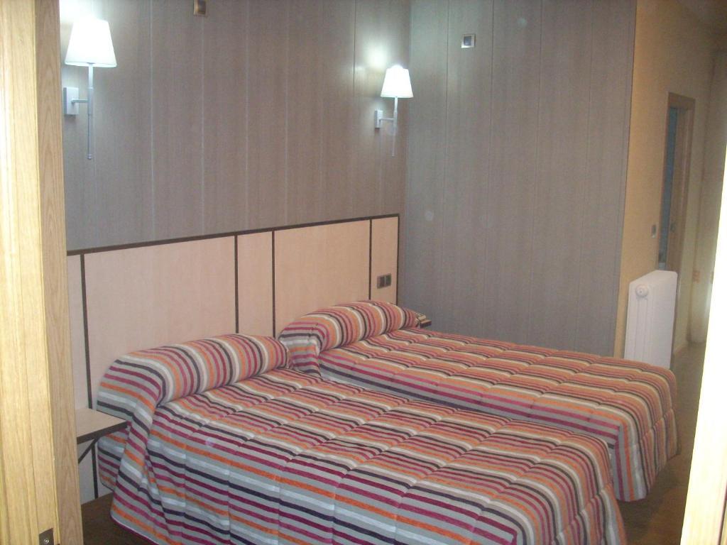 Hotel Corona De Castilla Villares de la Reina 외부 사진