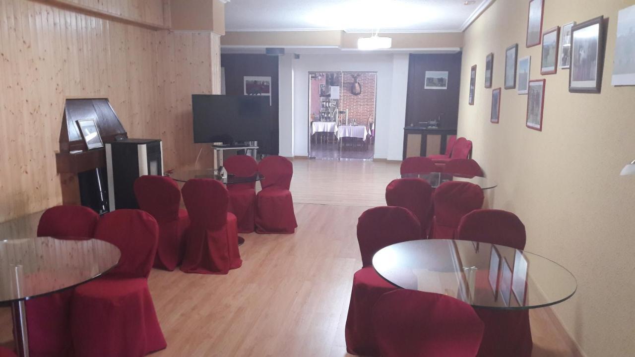 Hotel Corona De Castilla Villares de la Reina 외부 사진