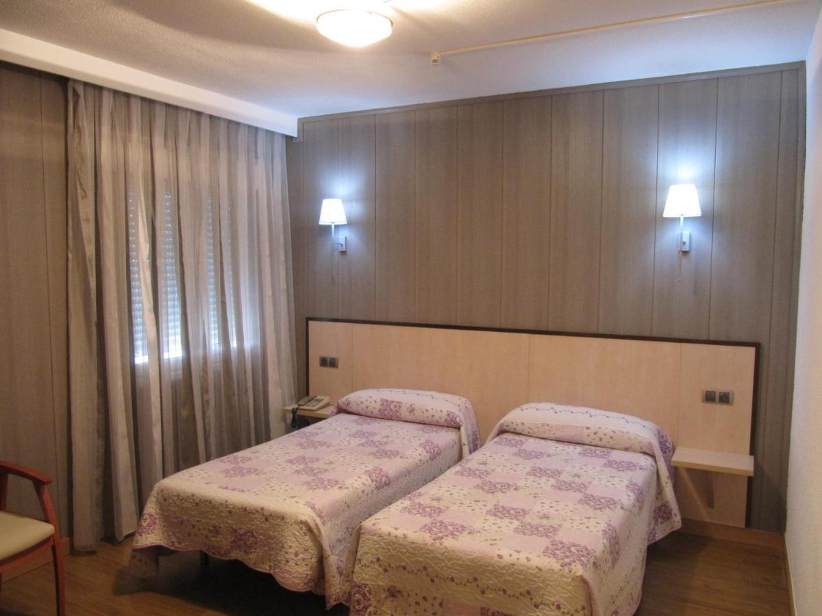 Hotel Corona De Castilla Villares de la Reina 외부 사진